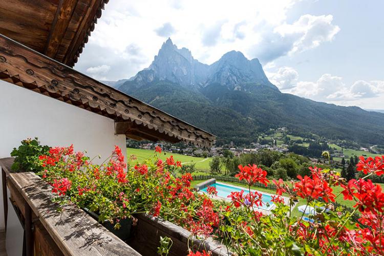 Panoramablick auf den Schlern vom Balkon unserer Zimmer